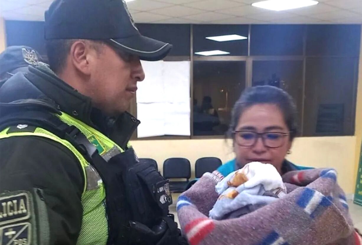 Abandonan en vía pública a un recién nacido poco después del parto