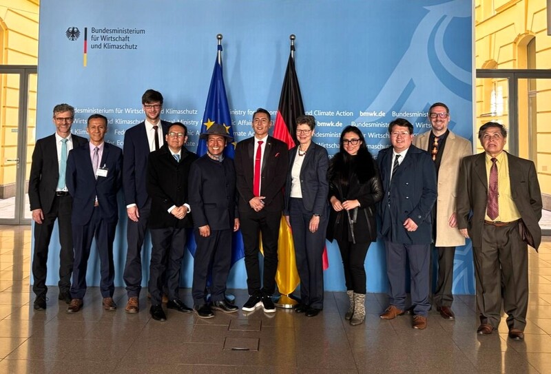 Bolivia resalta en Alemania su modelo soberano de industrialización de litio