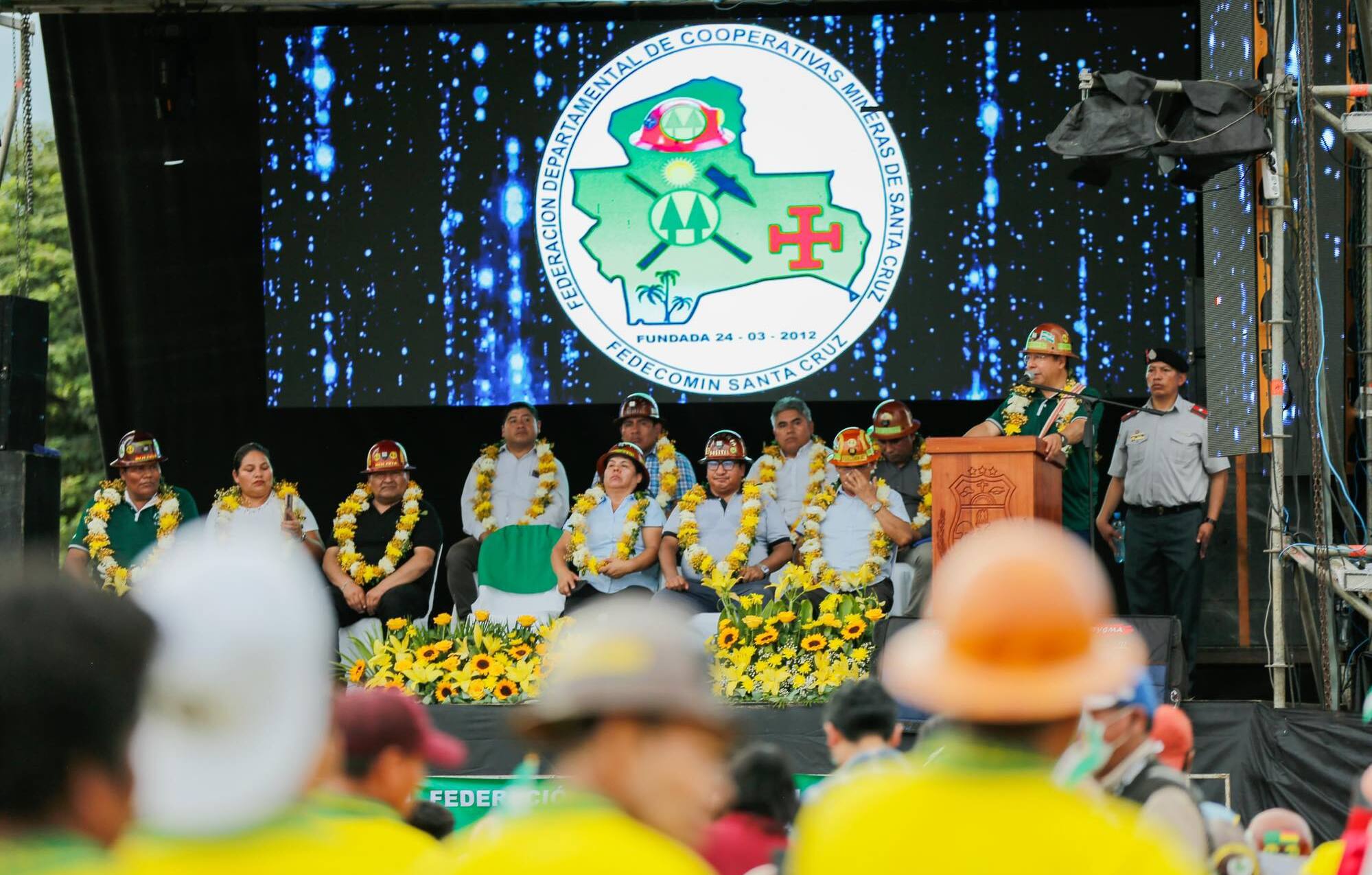 En Santa Cruz se entrega primer crédito Fofim a cooperativa aurífera, Arce asegura que el oro se convierte en reserva mundial