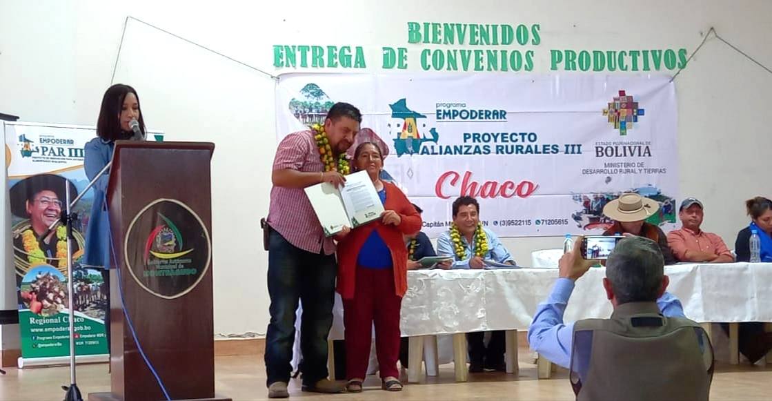 Entrega de 23 convenios productivos y viales para municipios del Chaco Chuquisaqueño. Foto: MDRyT