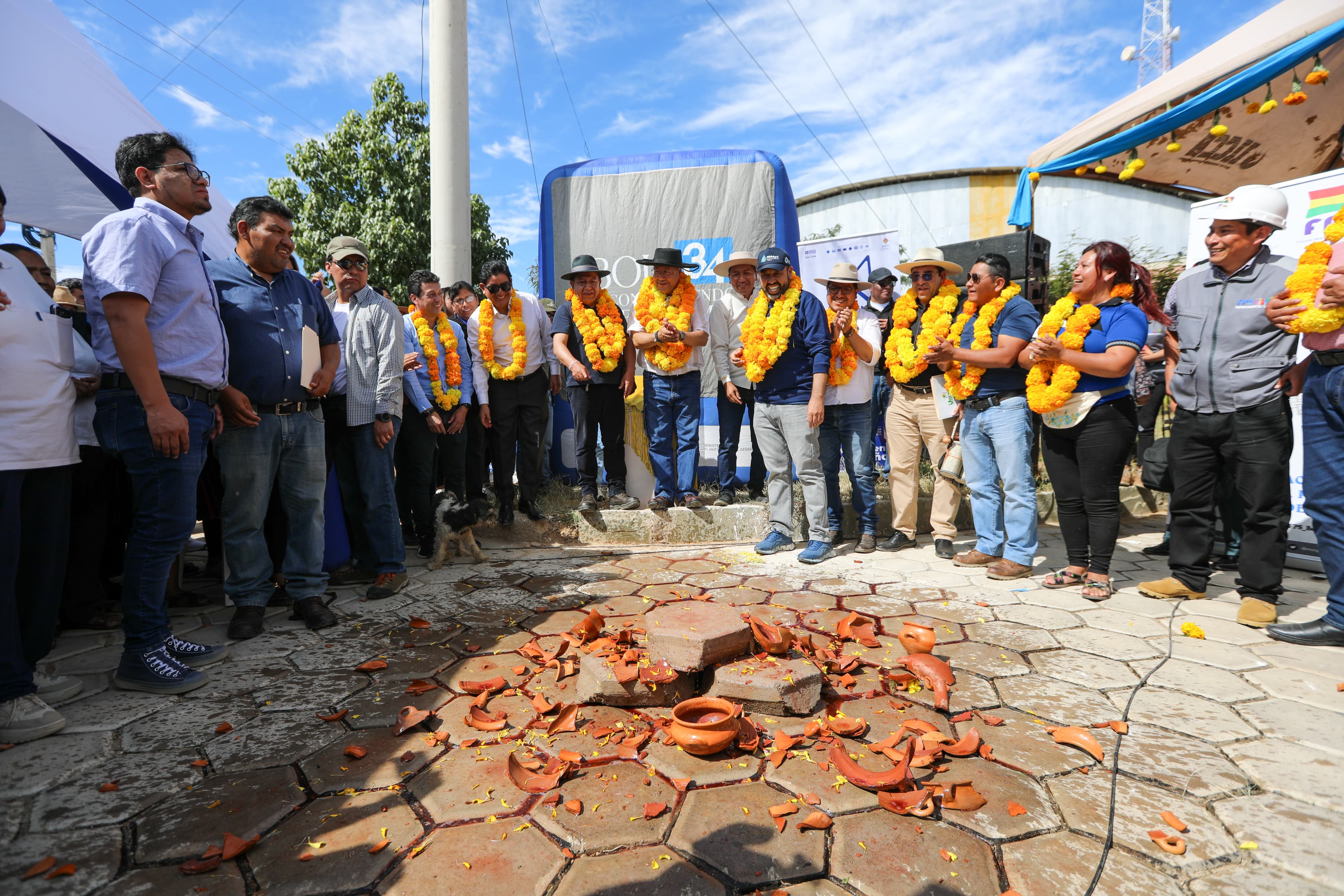 Uriondo se beneficia con 60 viviendas, riego y enlosetado por Bs 11,2 millones