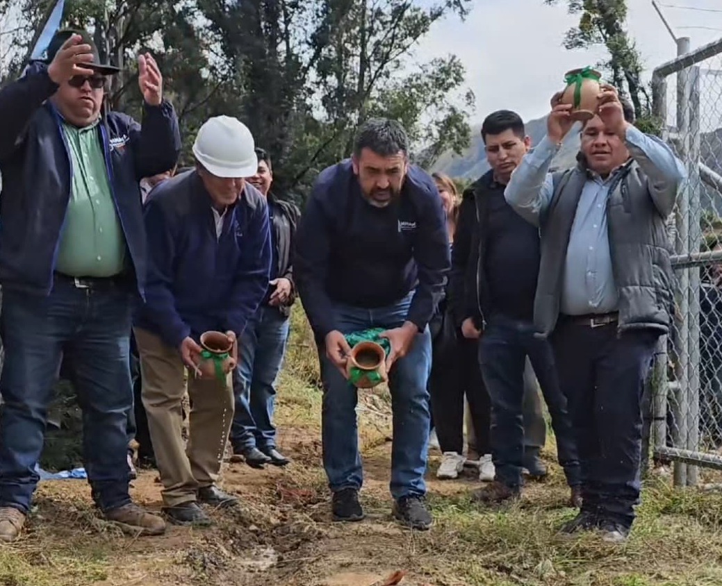 En Cochabamba entregan sistema de alcantarillado y firman convenio para una presa por más de Bs 29 millones