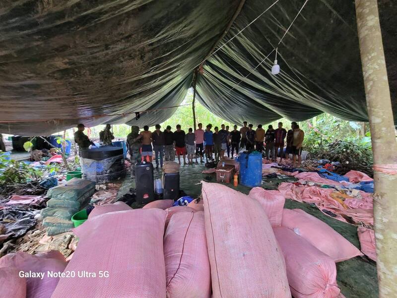 Destruyen 7 fábricas de cocaína y aprehenden a 19 personas en Villa Tunari 