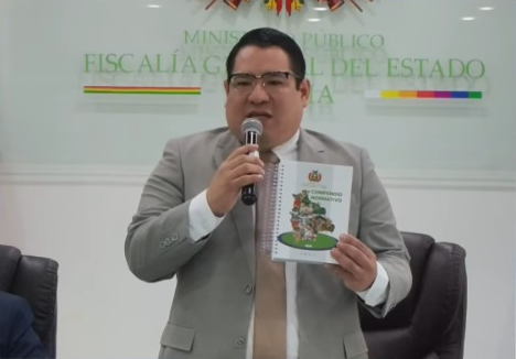 Fiscal General del Estado, Roger Mariaca, realizó la presentación del "Compendio Normativo 2025" del Ministerio Público. Captura: FGE