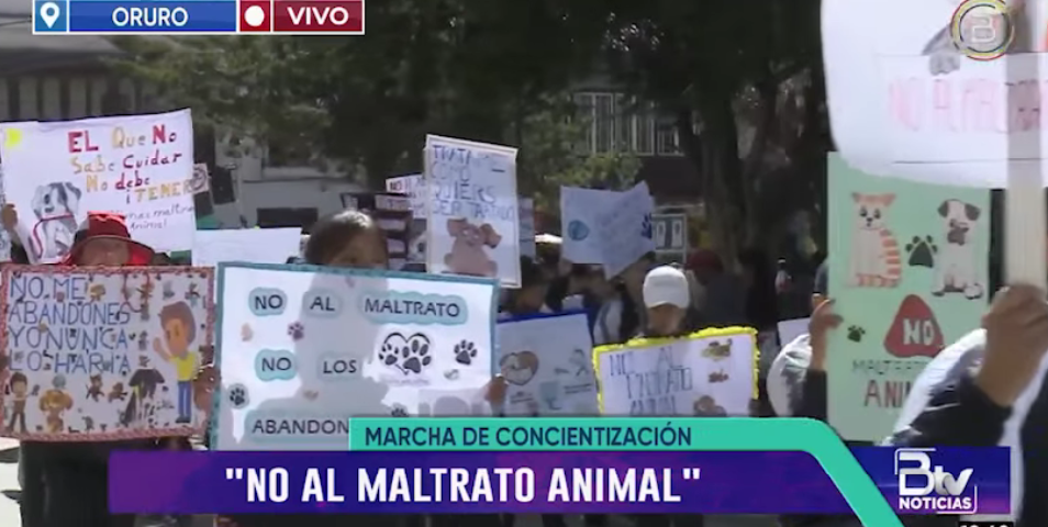 Marchan y levantan la voz contra el maltrato animal en Oruro y Potosí