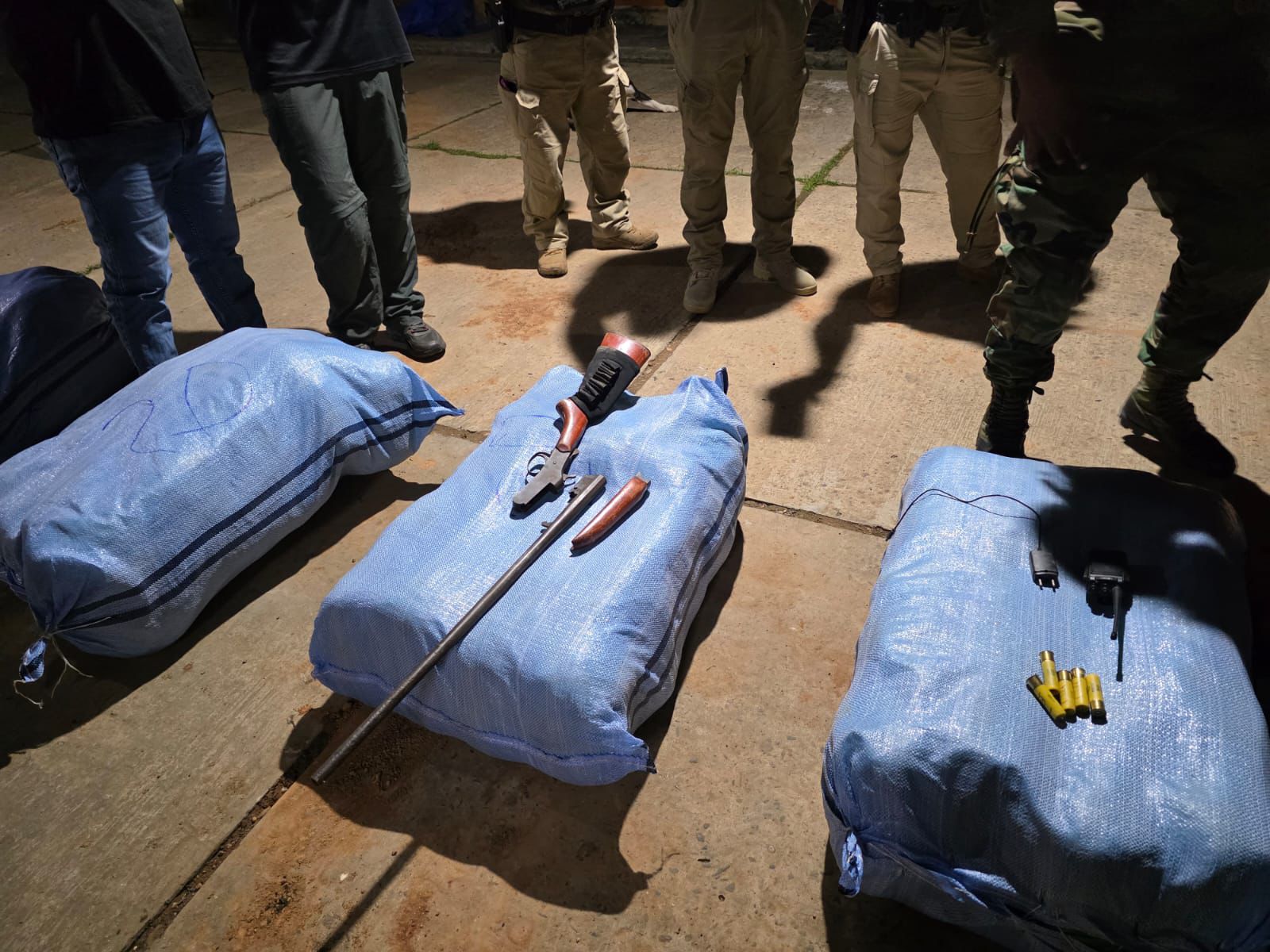 Incautan más de 127 kilos de marihuana y aprehenden a seis personas en tranca Los Tajibos