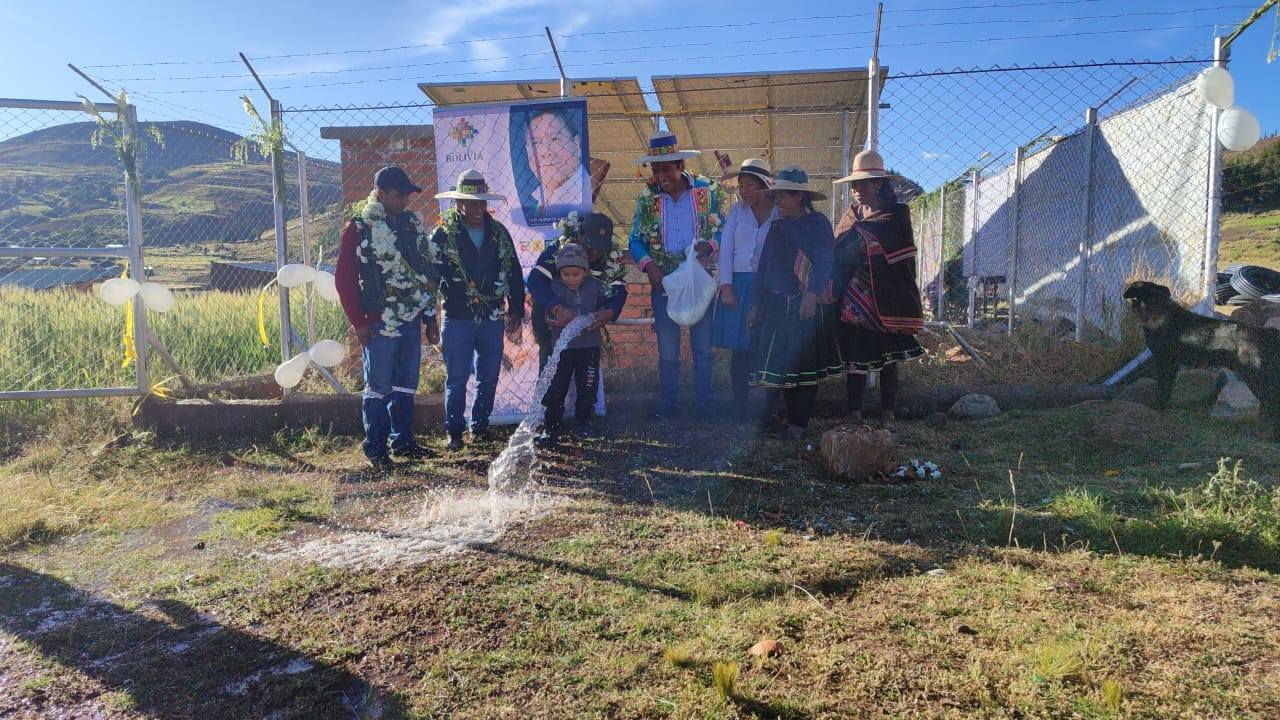 En Tacopaya entregan sistema de agua que beneficia a 239 personas y 1.056 cabezas de ganado