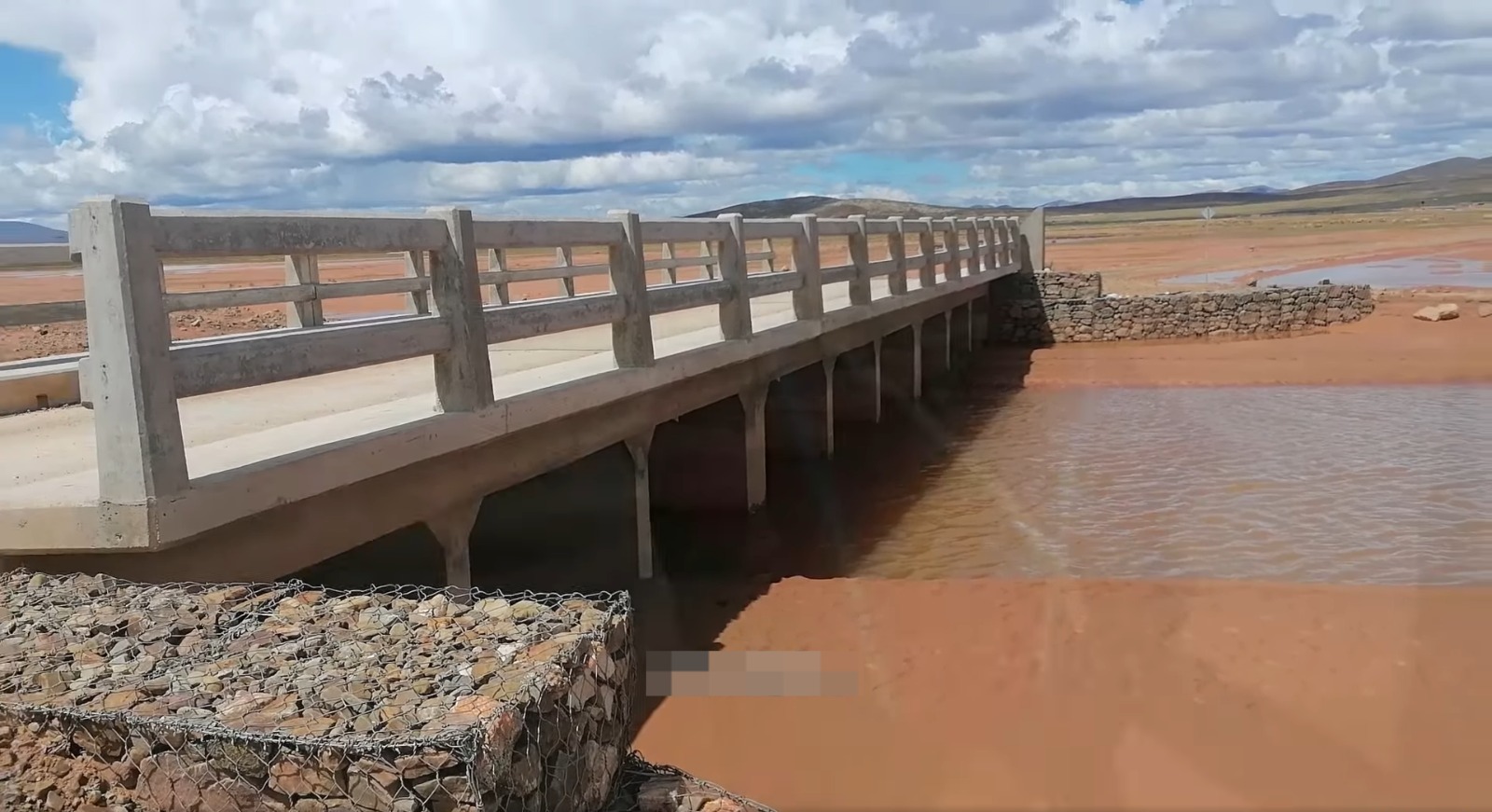 Inspección a la obra finalizada de construcción de 2 puentes vehiculares en el municipio de Sica Sica. Foto: FDI