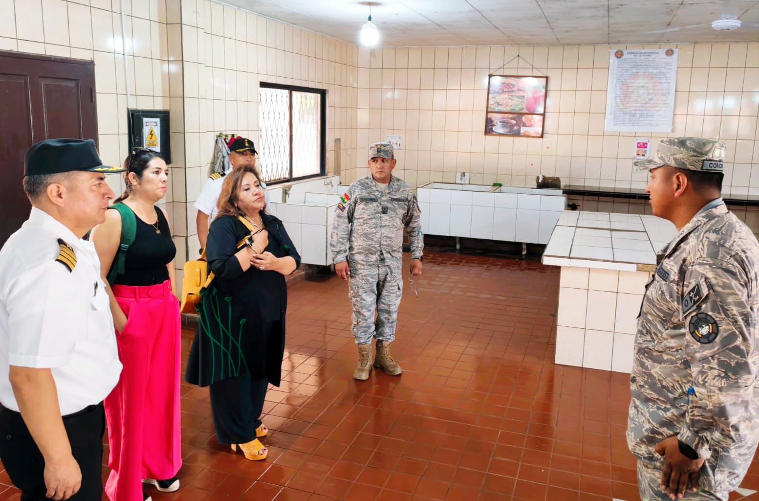 Comisión de Diputados verifica mejoras en tratamiento a marinos en Batallón Tocopilla de Trinidad