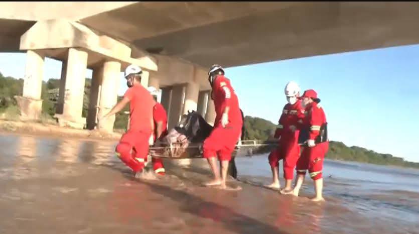 Investigan la muerte del hombre encontrado al interior de una maleta en el río Piraí