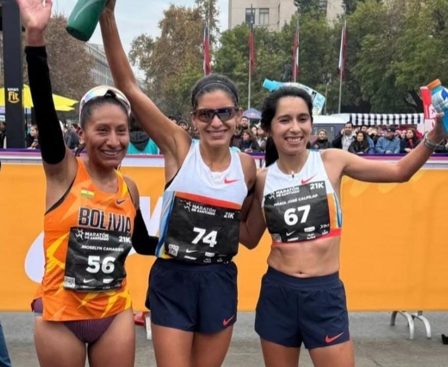 Jhoselyn Camargo gana la medalla de plata en la Maratón de Santiago, en Chile