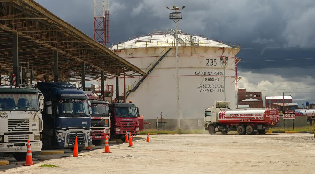 YPFB: Filas por combustibles en surtidores de La Paz se reducen con despacho de volúmenes extraordinarios