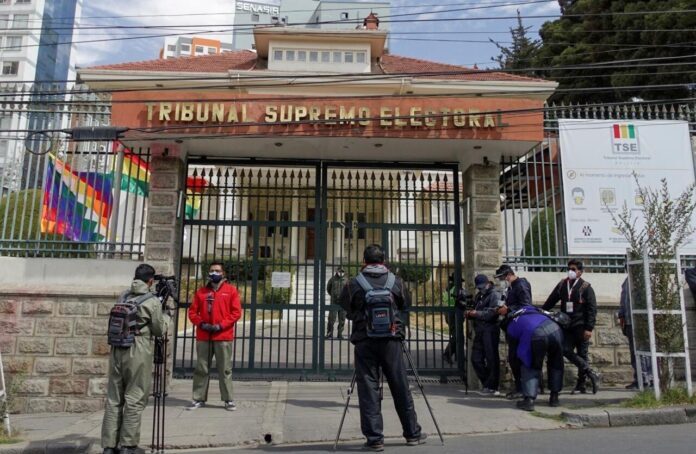 Reemplazo de candidatos procede por inhabilitación, renuncia o fallecimiento