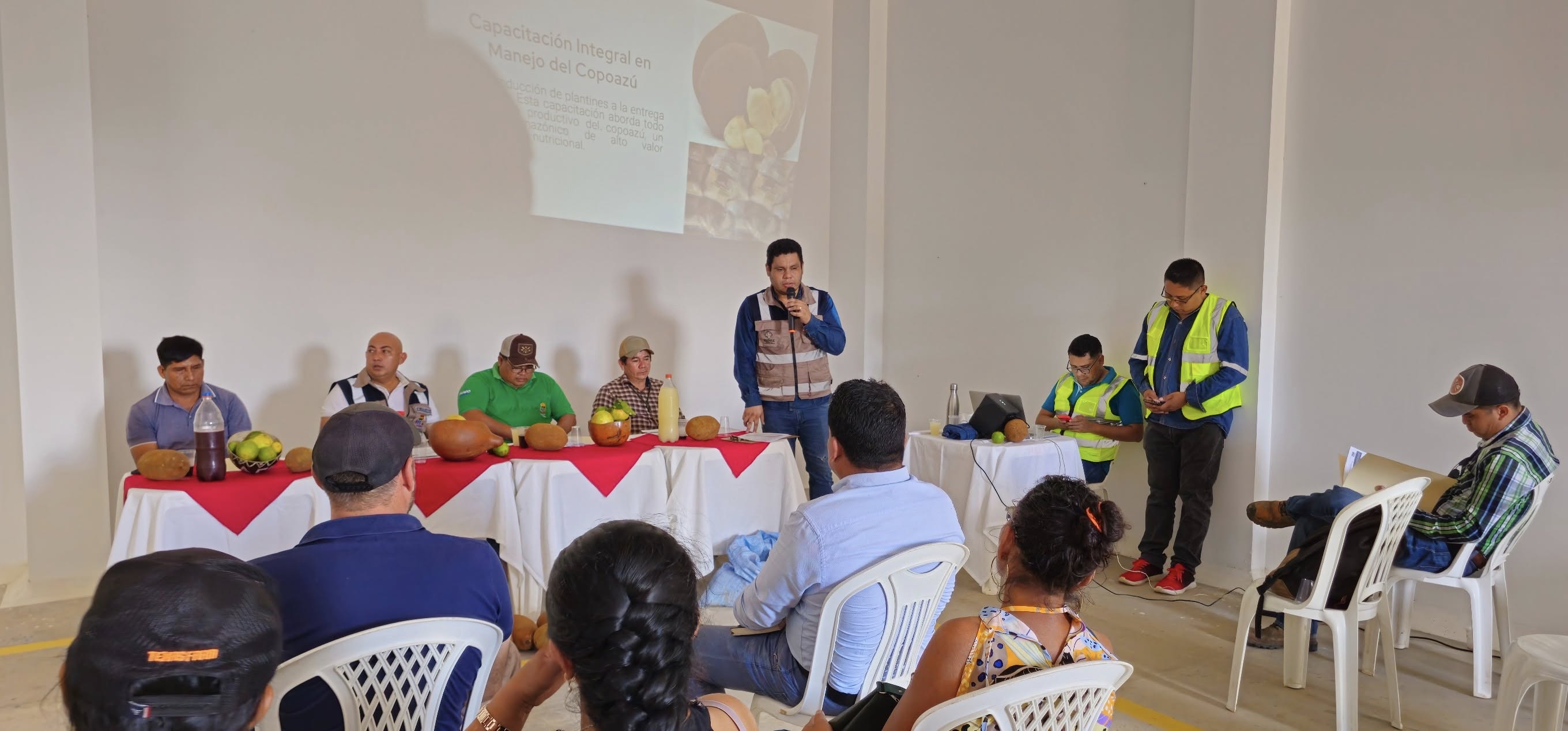 Gobierno capacita al sector productivo y técnico de Cobija para comenzar operaciones de la Planta procesadora de néctar y frutos amazónicos en Pando. Foto: FPS