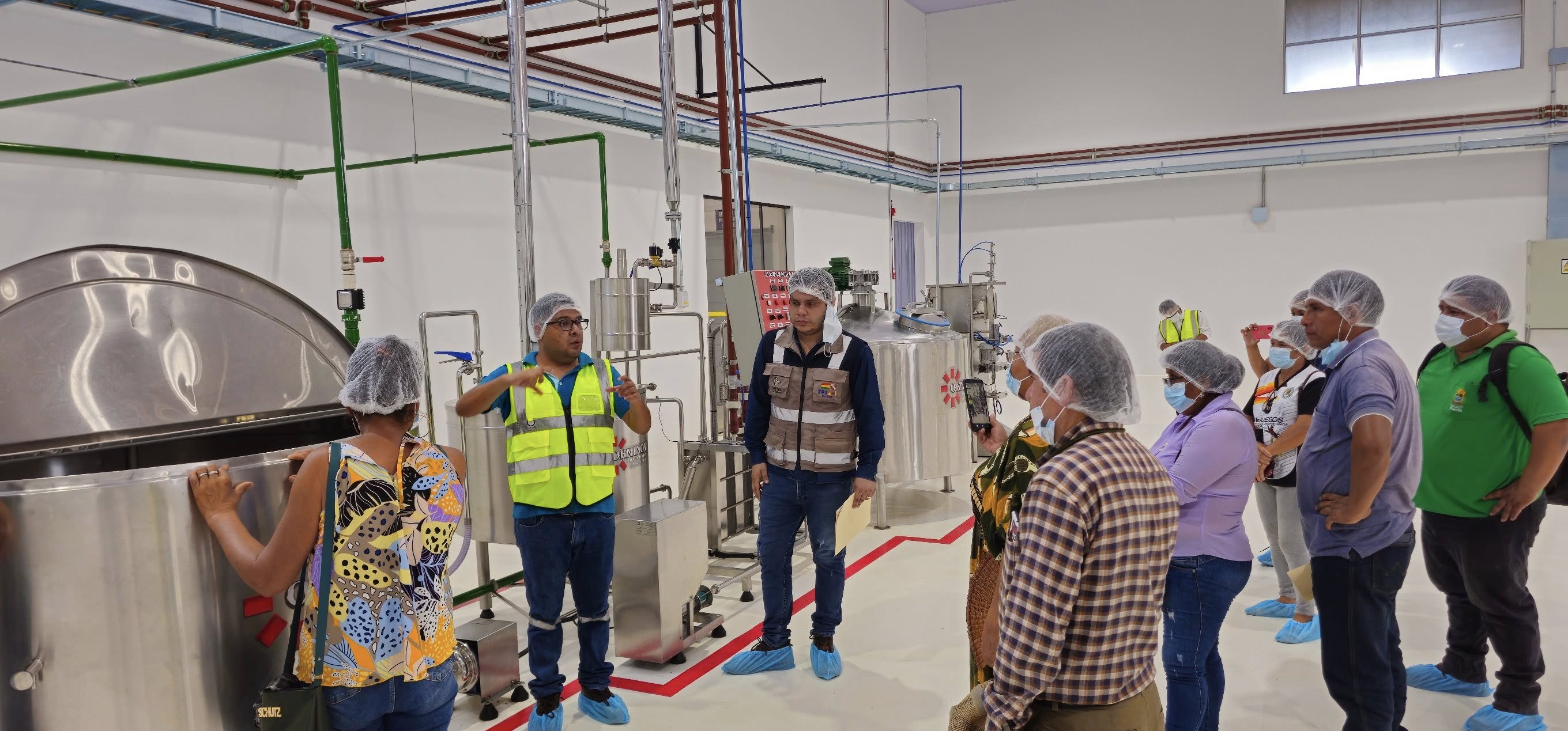 Gobierno capacita al sector productivo y técnico de Cobija para comenzar operaciones de la Planta procesadora de néctar y frutos amazónicos en Pando. Foto: FPS