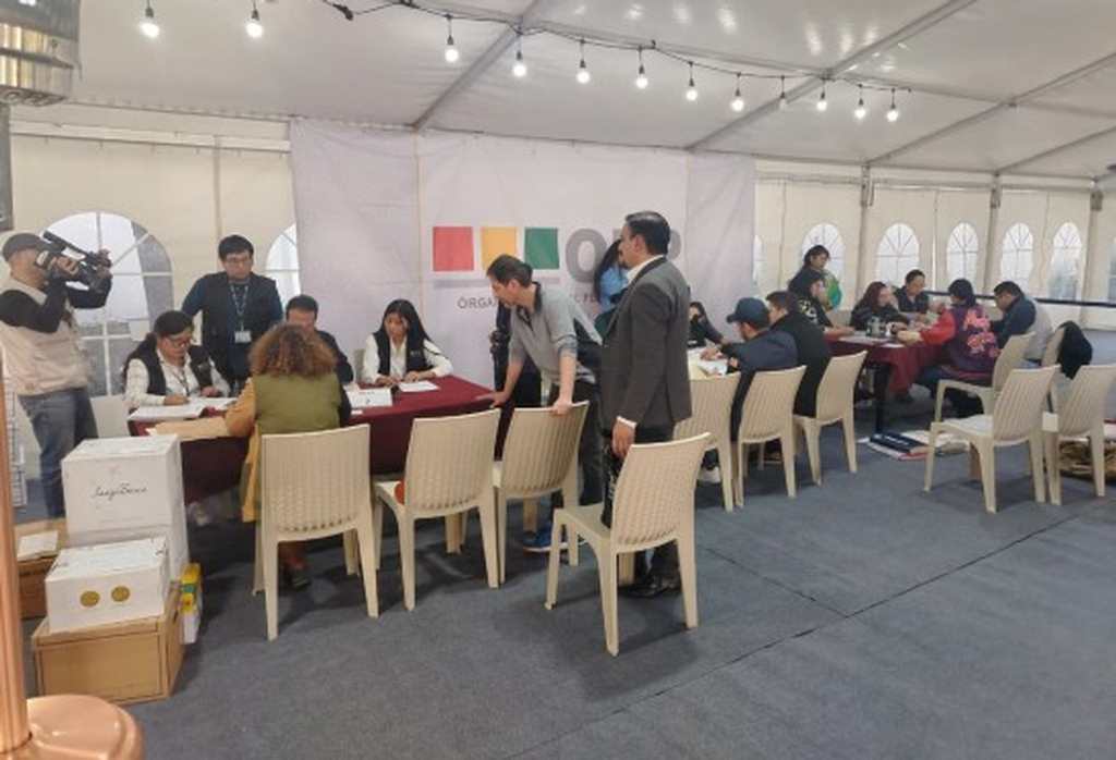 Proceso de inscripción de candidaturas de las organizaciones y alianzas políticas 2025, La Paz. Foto: TSE
