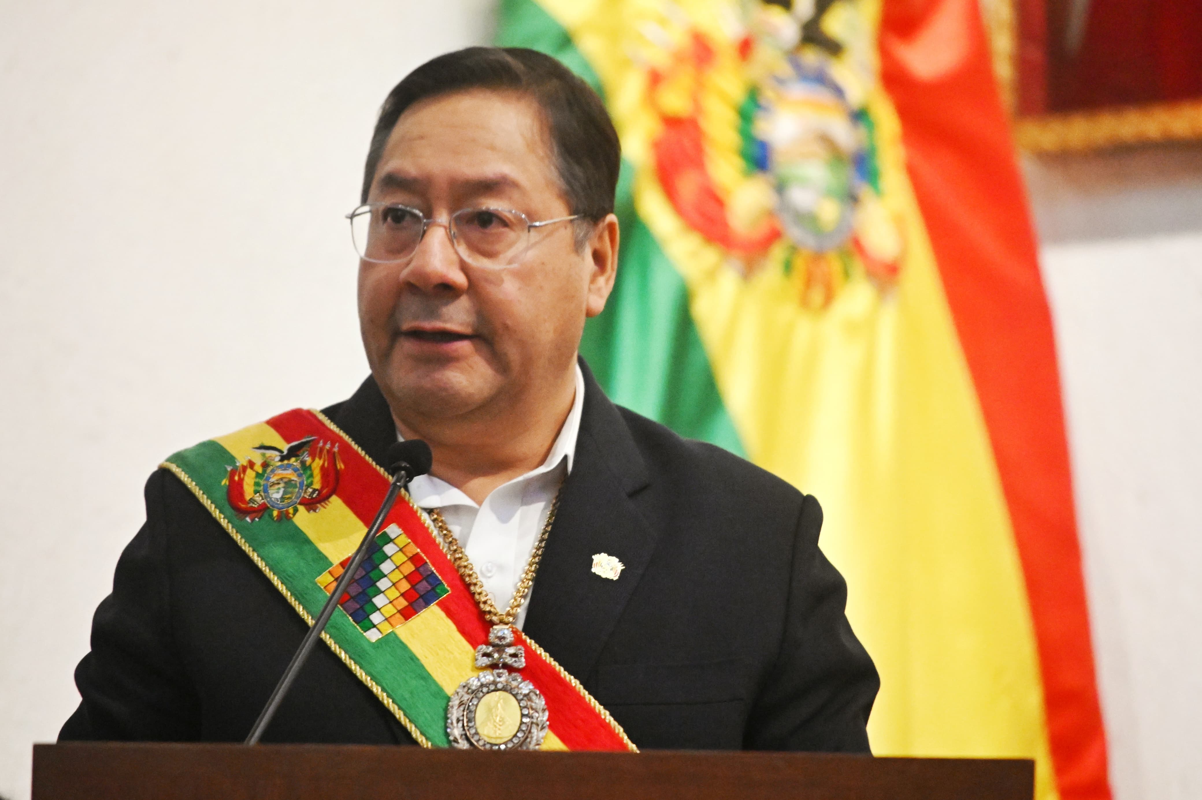 El presidente del Estado, Luis Arce, durante la Sesión de Honor por el 216 aniversario del Primer Grito Libertario de América. Foto: Comunicación Presidencial.