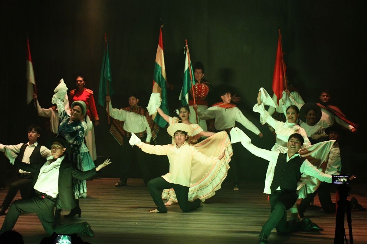 Chuquisaca ya tiene a sus representantes para la final de “Bolivia Danza en el Bicentenario”