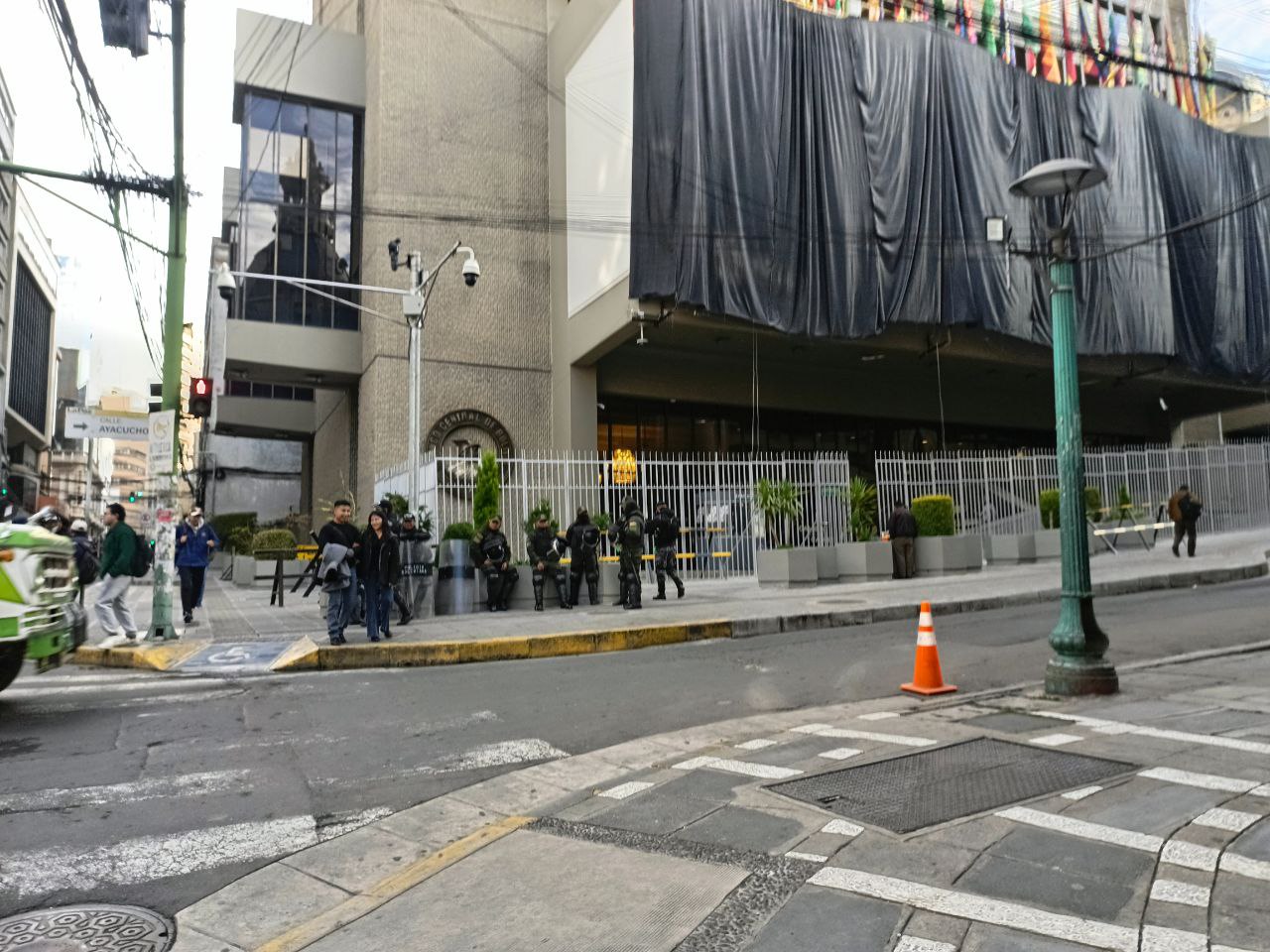 Policía refuerza seguridad en el TSE y resguarda instituciones públicas ante anuncio de movilizaciones 