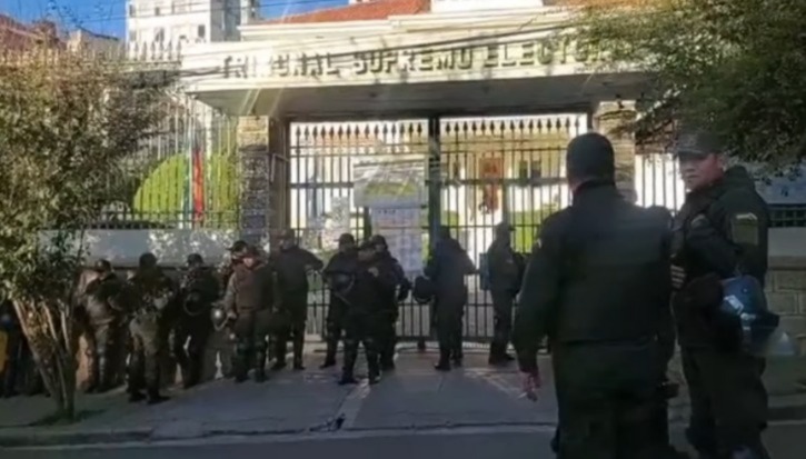 Policía refuerza seguridad en el TSE y resguarda instituciones públicas ante anuncio de movilizaciones