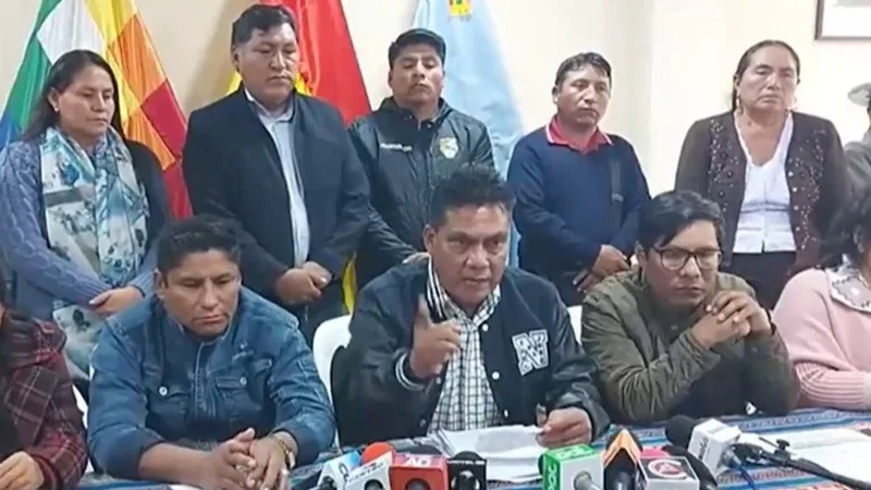 Policía evalúa acciones legales por amenazas del diputado Héctor Arce contra el general Illanes