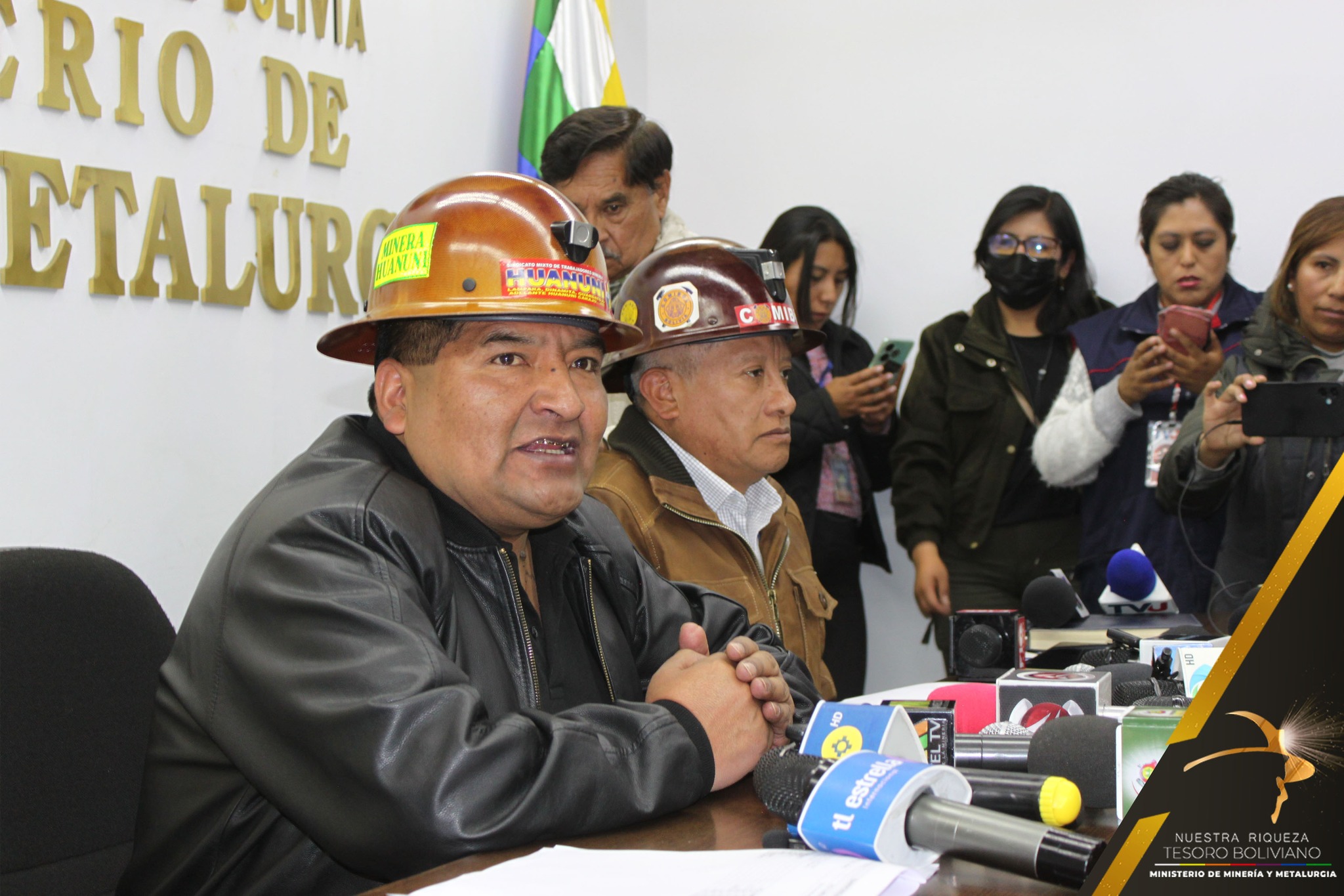 Empresas mineras estatales inician explotación de oro y antimonio