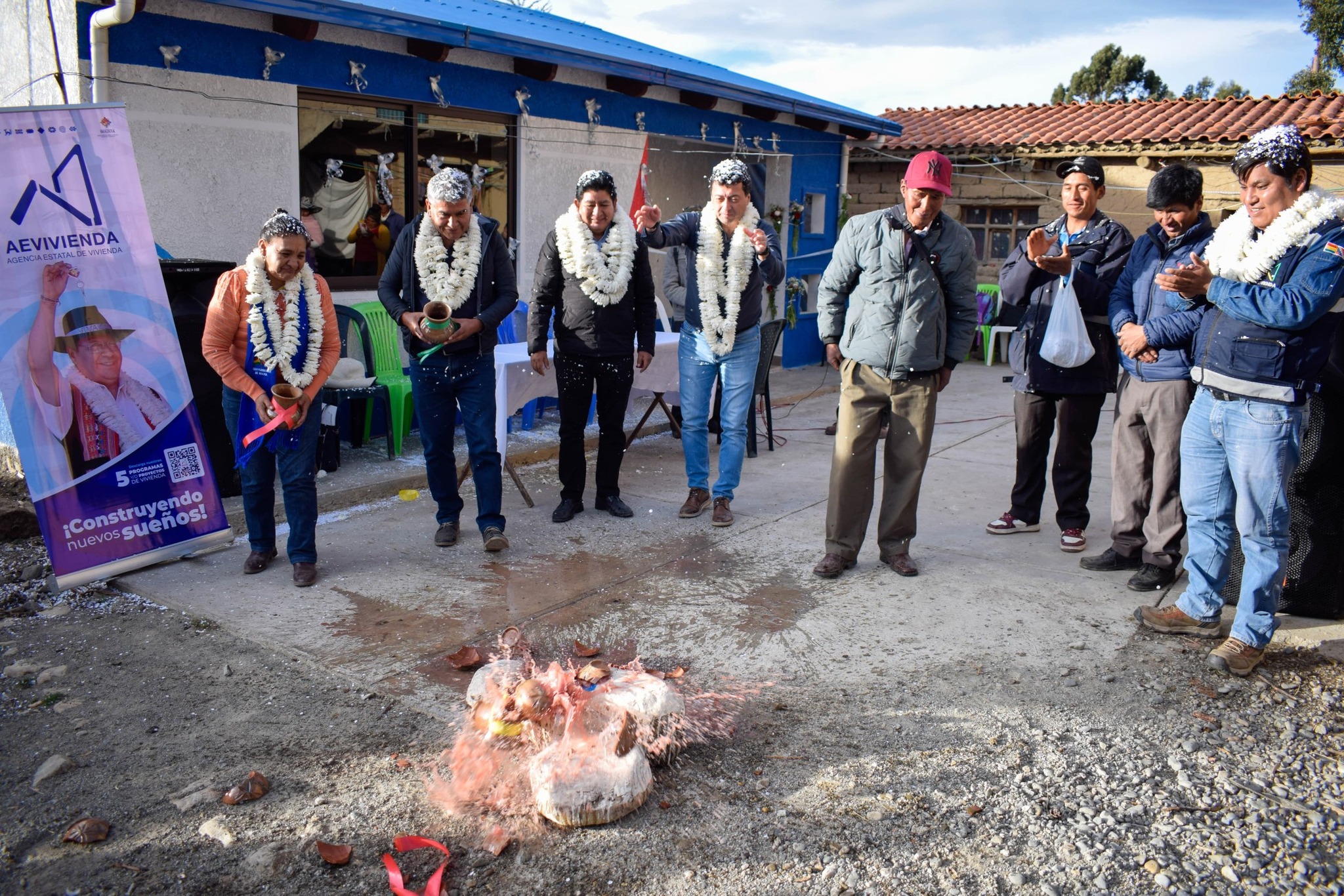 Con una inversión de más de Bs 3 millones Gobierno entrega 50 viviendas en Tiraque