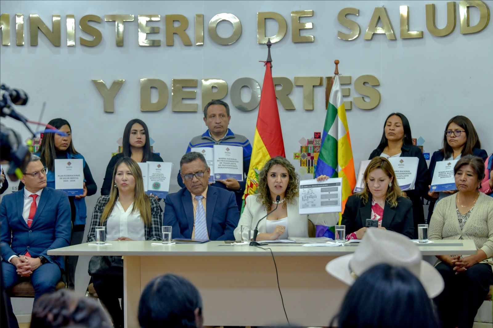 Salud deja 8 nuevas normativas para fortalecer la atención y calidad en servicios de salud