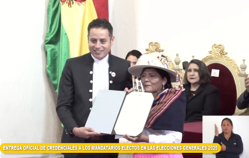 Lara recibe credencial de vicepresidente con el compromiso de levantar a Bolivia