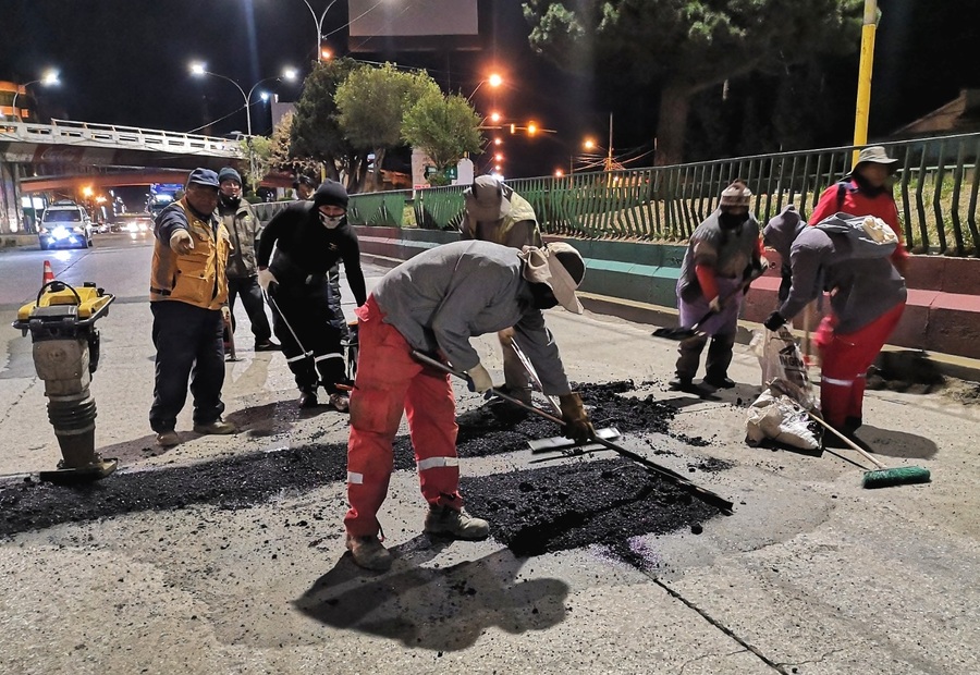 Se intensifica el mantenimiento de avenidas y otros espacios de El Alto por la llegada de delegaciones para la posesión de Paz