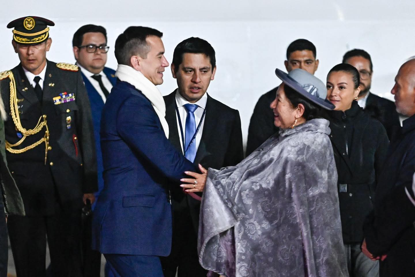 Llega el presidente de Ecuador para acompañar a Rodrigo Paz en su posesión