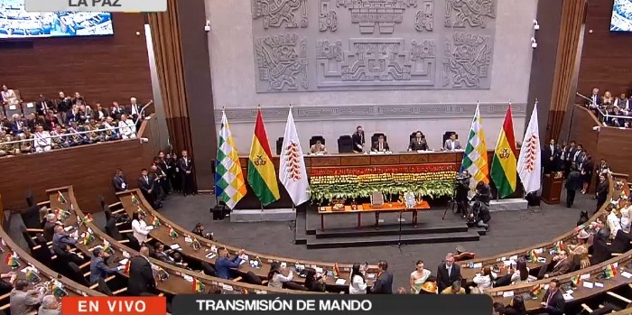 Comienza la sesión para el juramento del Presidente y el Vicepresidente electos; Paz espera en el Palacio Quemado