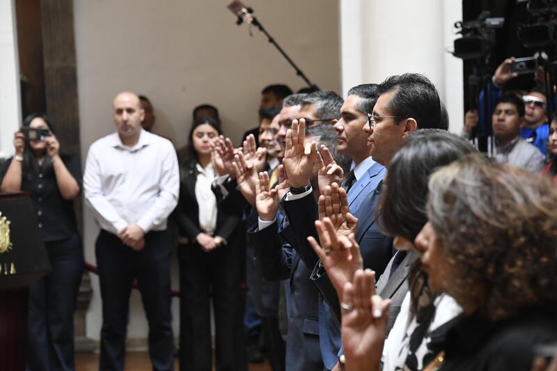 Paz posesiona a su gabinete técnico para dar estabilidad económica, política y social a Bolivia