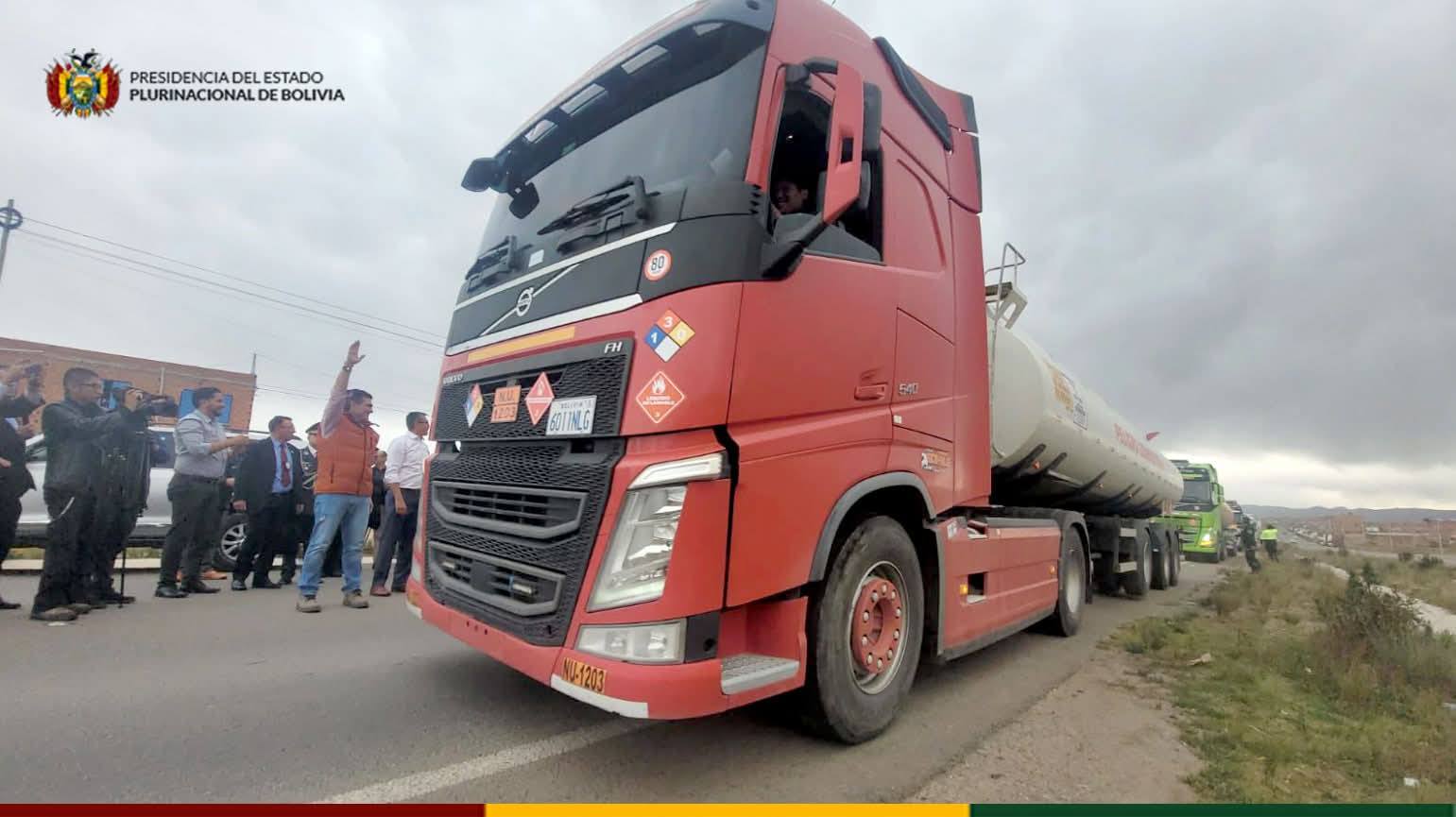 Presidente Paz afirma que los combustibles llegan y “se van acabando” las filas