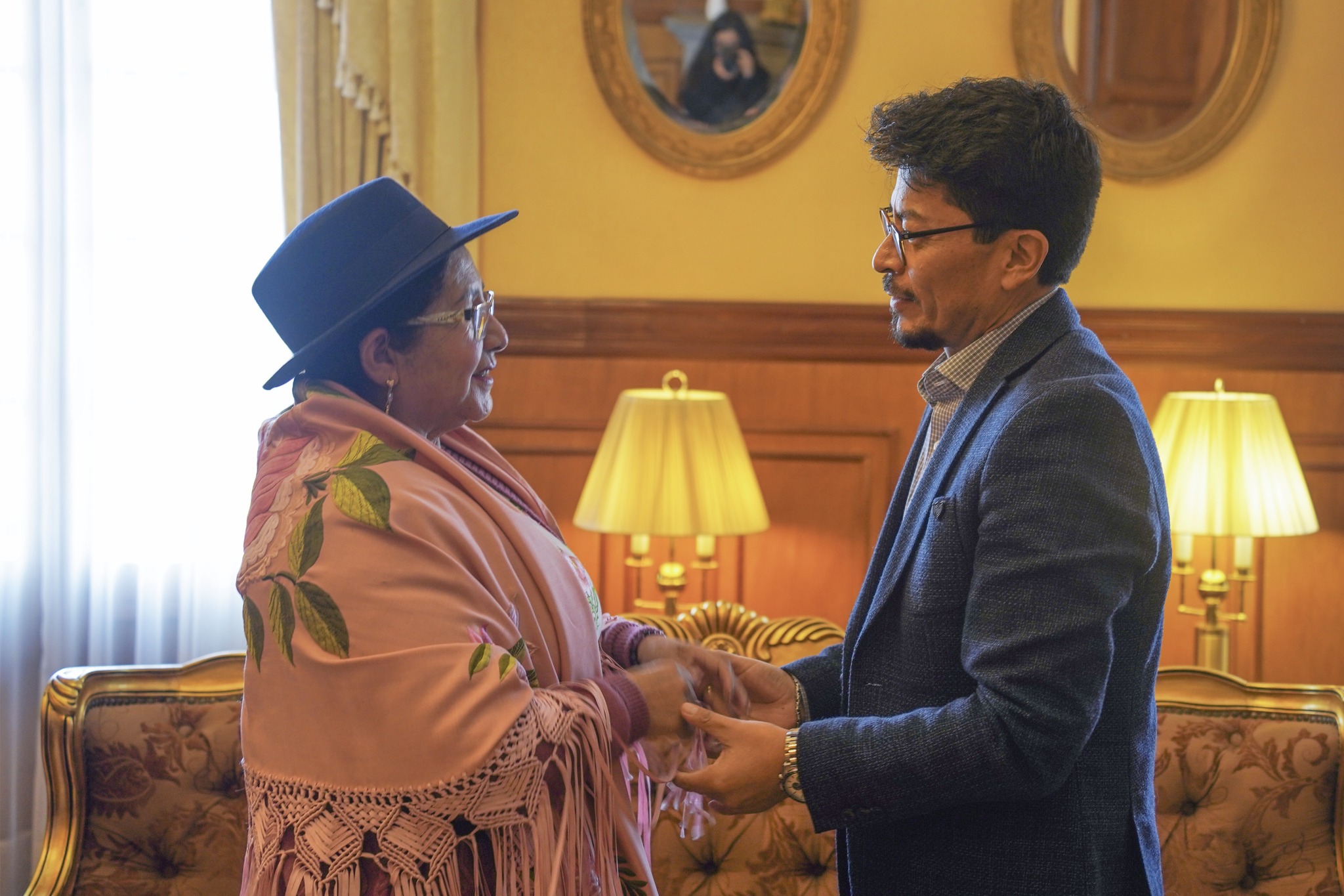 Canciller alista nombramiento y posesión de nuevas autoridades y personal