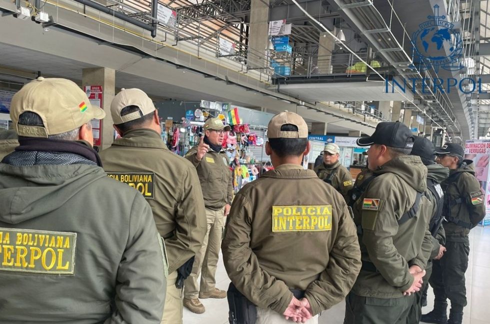 Interpol ejecuta control en 31 puestos fronterizos y aeropuertos para garantizar permanencia de exautoridades en el país