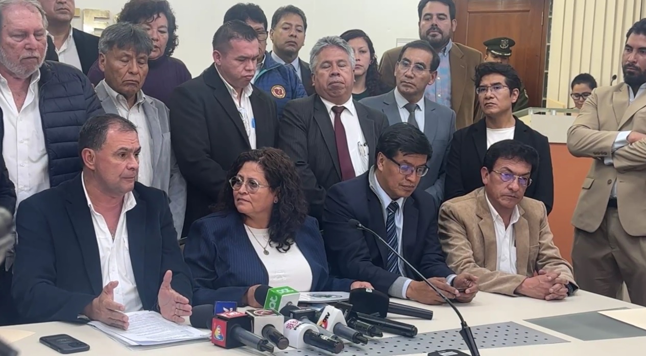 Ministra de Salud compromete una gestión de puertas abiertas a médicos y anuncia institucionalización del sector