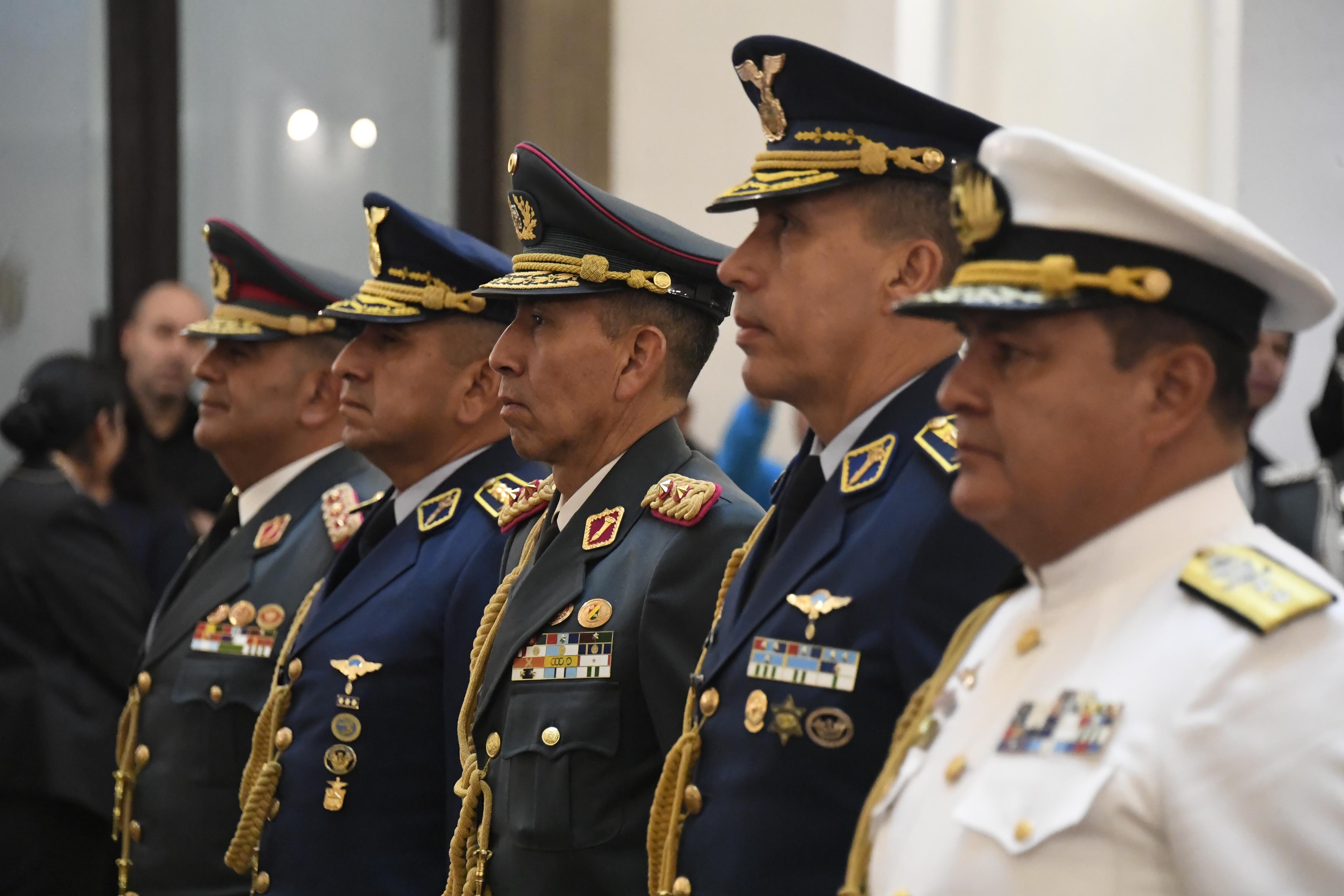 Presidente Paz plantea al nuevo al Alto Mando trabajar en la autosostenibilidad económica de las FFAA