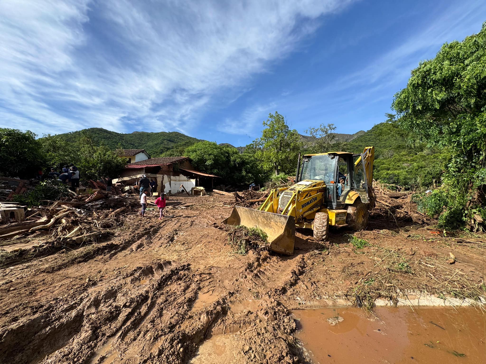 Paz hará sobrevuelo en Samaipata para evaluar “de primera mano” las zonas afectadas por el desborde de ríos