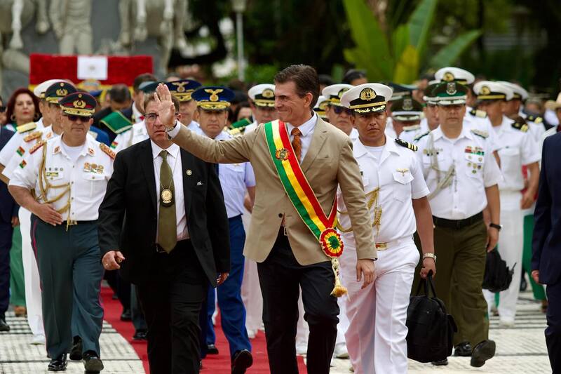 Presidente Paz plantea que las FFAA asuman un rol estratégico en la defensa ambiental y la generación de riqueza para Beni