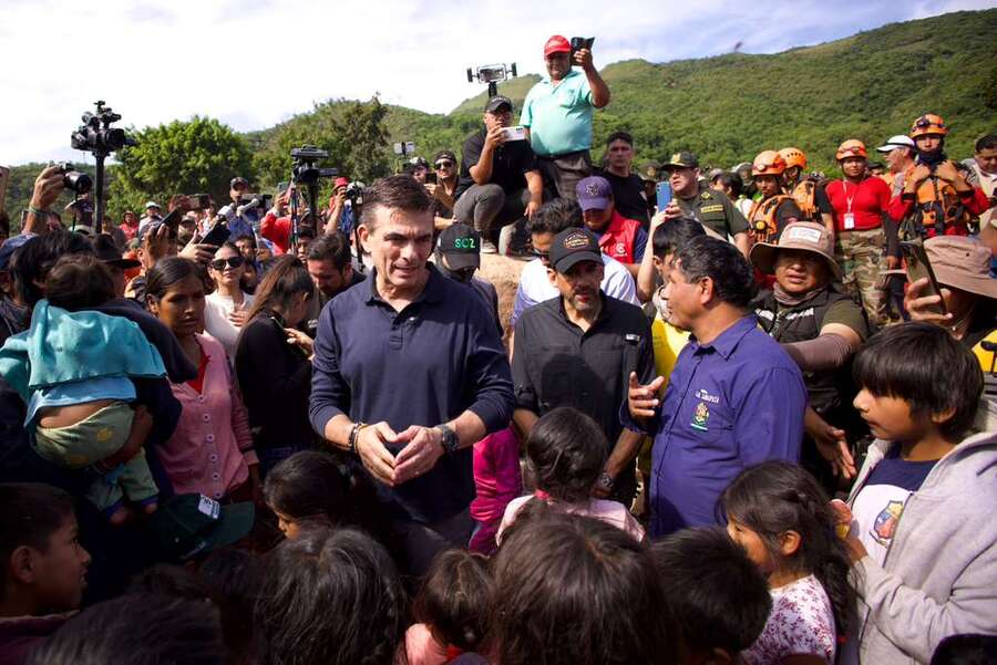 Presidente Paz visita a los afectados por la riada en Samaipata y compromete ayuda