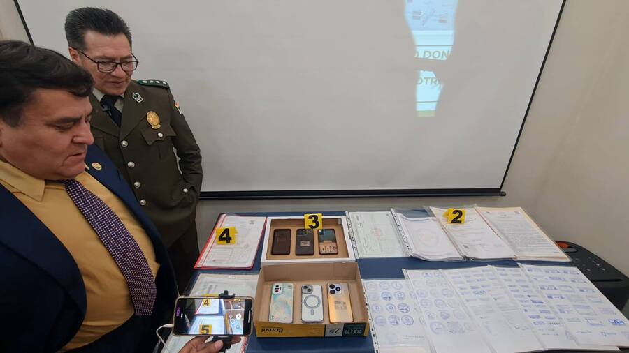 Desarticulan red criminal que falsificaba documentos de Derechos Reales en Oruro; cinco personas fueron capturadas