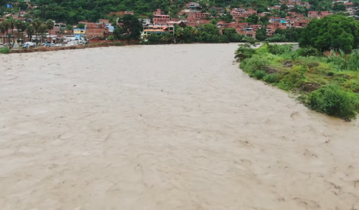 Ante el riesgo para viviendas y familias, Caranavi pide ayuda para limpiar el material arrastrado por el río Yara