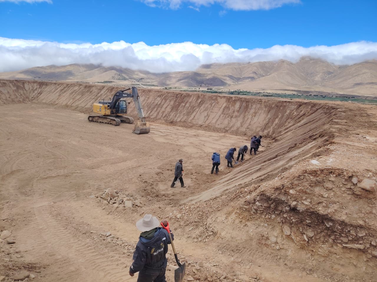 Gobierno impulsa producción de haba con nuevos reservorios de agua para 72 familias productoras de Tarija