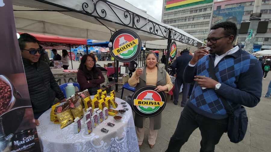 La Paz celebra el Día Internacional del Café con una feria en la plaza Camacho