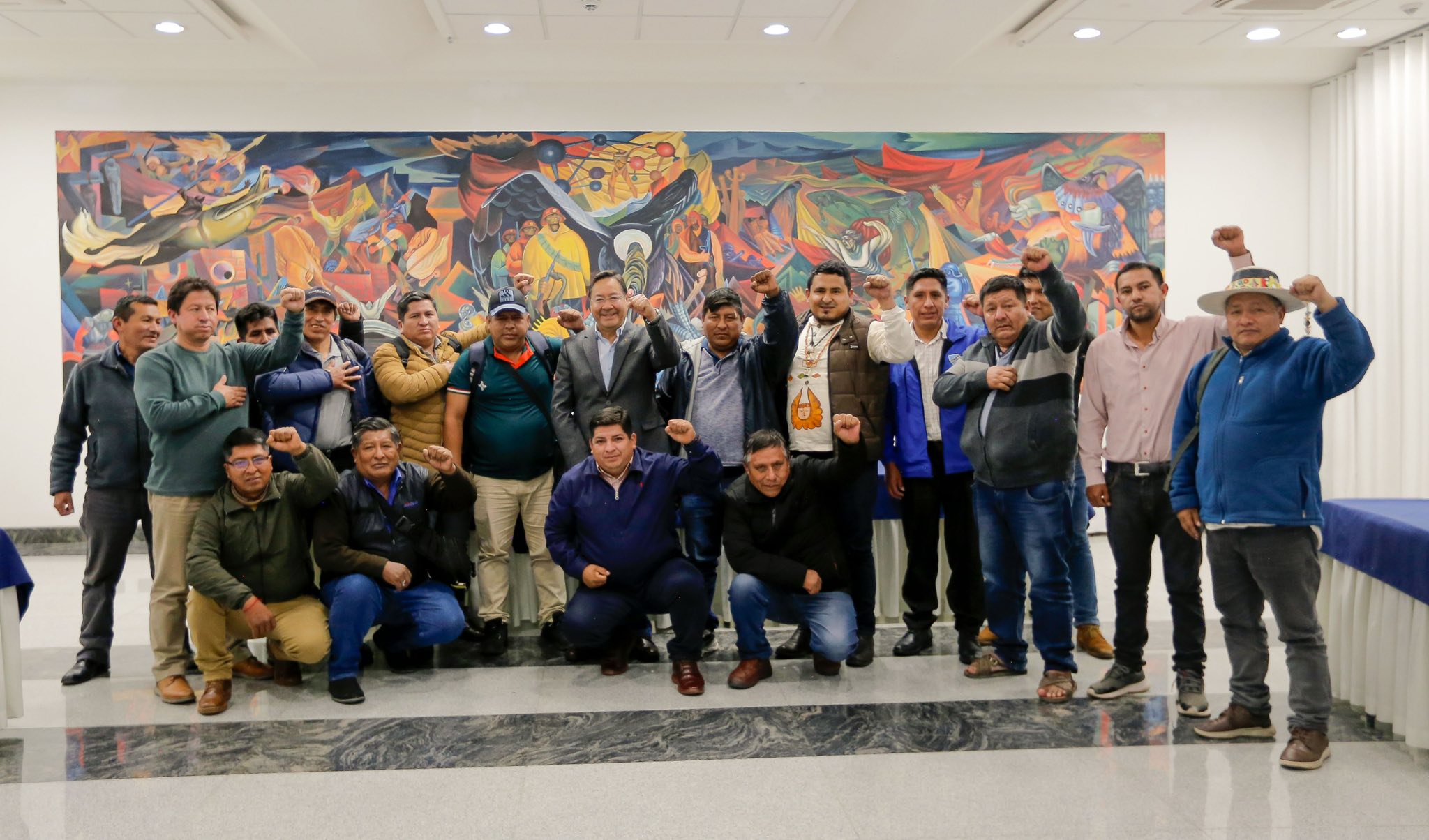 El presidente Luis Arce con nuevo Comité Ejecutivo de la Confederación Sindical de Comunidades Interculturales de Bolivia. Foto Presidencia