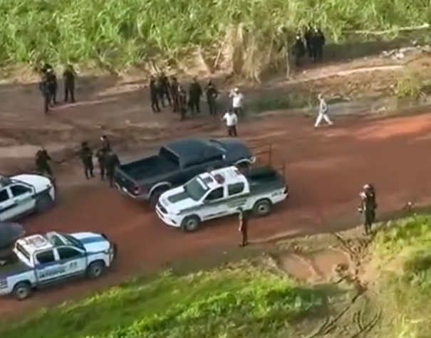 Policía moviliza a más de 500 uniformados y retoma predio ocupado por avasalladores en Montero