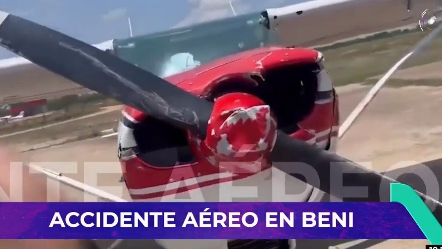 Dos avionetas chocan en pleno vuelo, una logra aterrizar y la otra se precipita a tierra