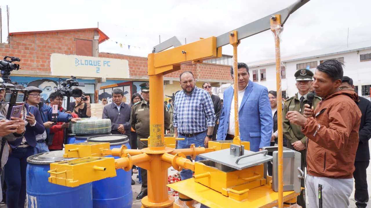 Gobierno entrega la primera fábrica de losetas en un centro de reinserción juvenil