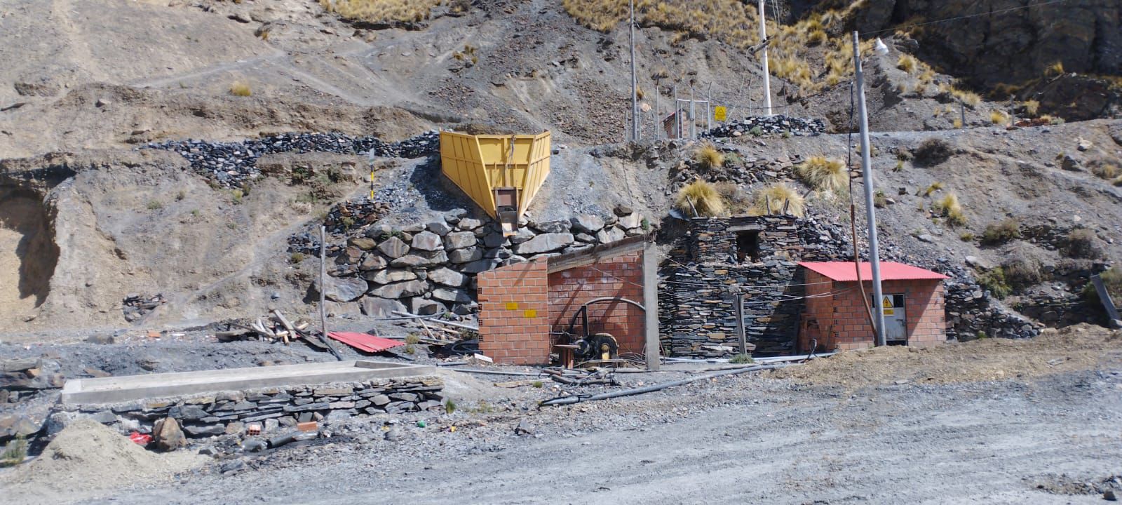 AJAM detecta "insumos propios de actividad minera" en Incachaca y exige fiscalización ambiental a tres cooperativas